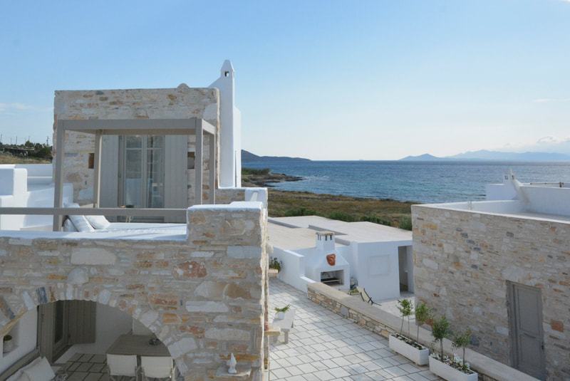 Villa Starfish has a veranda with a confortable sunbed and view to the sea.